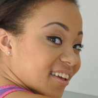 Adriana Maya Çıplak