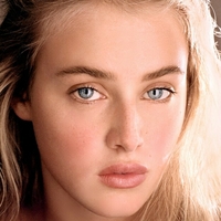 Anna Van Patten Çıplak