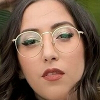 April O'Neil Çıplak
