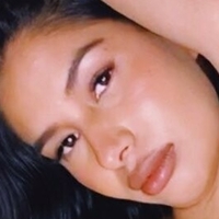 April Santos Çıplak