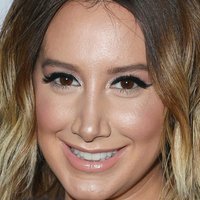 Ashley Tisdale Çıplak