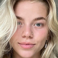 Becca Means Çıplak