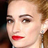 Brianne  Howey Çıplak