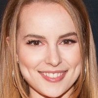 Bridgit Mendler Çıplak