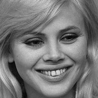 Britt Ekland Çıplak