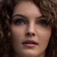 Camren Bicondova Çıplak