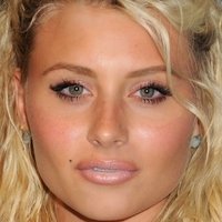 Carrie Michalka Çıplak
