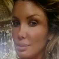 Charis B Çıplak