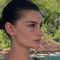 Clara Beneytout Çıplak