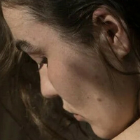 Clara Elena Kampf Çıplak