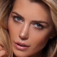 Elle Liberachi Çıplak
