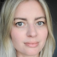 Elyse Willems Çıplak