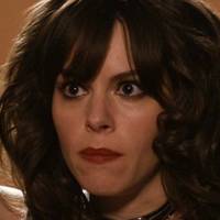 Emily Hampshire Çıplak