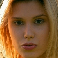 Emily Sun Çıplak