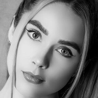 Emma Victoria Louise Çıplak