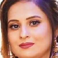Ghazala Faisal Çıplak