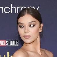 Hailee Steinfeld Çıplak