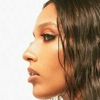 Isha Kaur Dhillon Çıplak