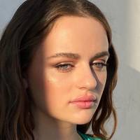Joey King Çıplak