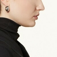 Kleine Enya Çıplak