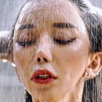 Leng Yein Çıplak