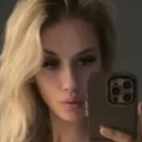 Liene Tienemann Çıplak