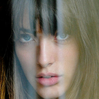Louise Follain Çıplak