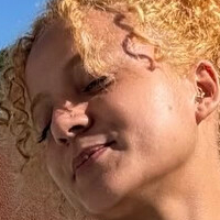 Luiza Góes Çıplak