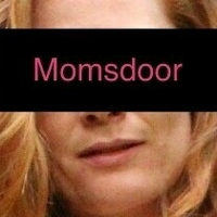 momsdoor Çıplak