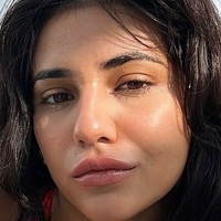 Radhika Seth Çıplak