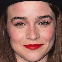 Renee Felice Smith Çıplak