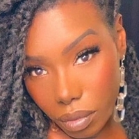 Sarika Soal Çıplak