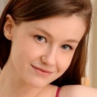 Shy Emily Çıplak