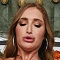 Skylarraee Çıplak