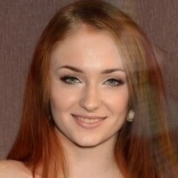 Sophie Turner Fakes Çıplak