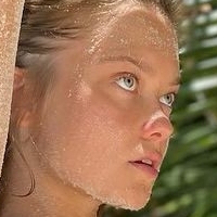 Tanya Kozina Çıplak