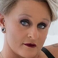 Tricia Anne Çıplak
