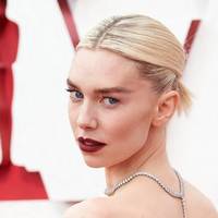 Vanessa Kirby Çıplak