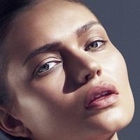 Yana Sotnikova Çıplak