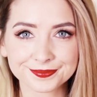 Zoe Sugg Çıplak